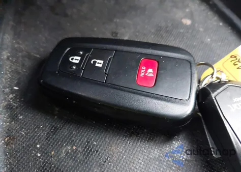 2022 Toyota Prius Le z USA, uszkodzony, nr VIN JTDKAMFU9N3166207